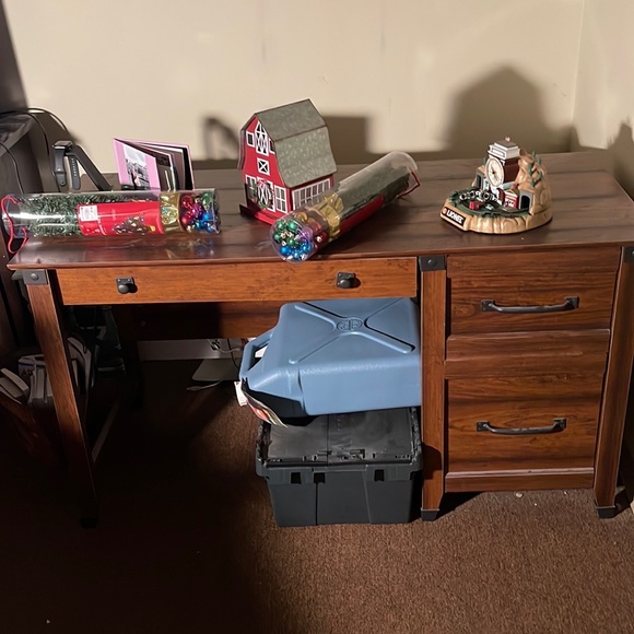 E-Bicycle color is green it’s in excellent condition brand new bought it 2021 - Picture 5 of 5